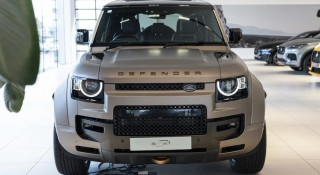 Land Rover Defender OCTA - SUV off-road hiệu năng cao vừa xuất hiện tại Việt Nam